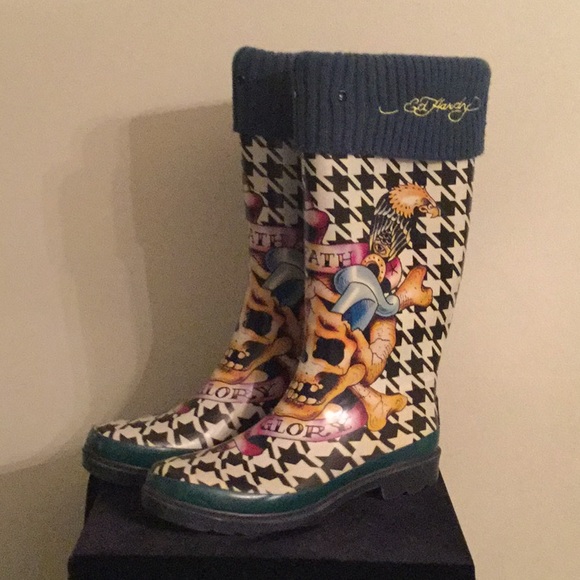 ed hardy boots size 9